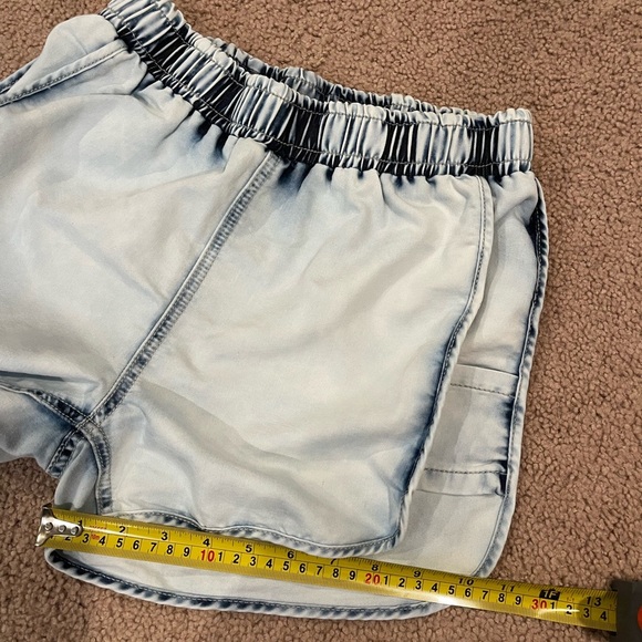 SHEIN Elastic Waist Dolphin Denim shorts - Picture 6 of 8